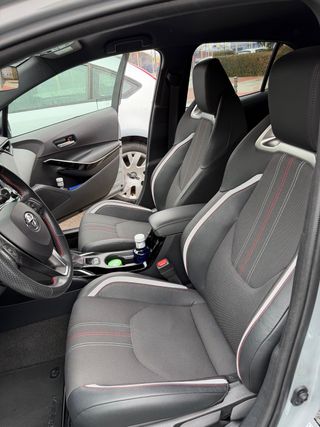 Toyota Corolla 180H GR Sport + Suspension Variable