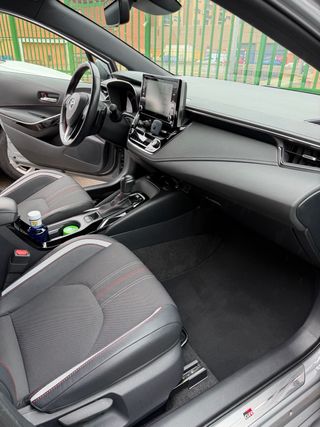 Toyota Corolla 180H GR Sport + Suspension Variable