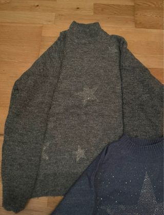 Conjunto 2 jerséis con estrellas.