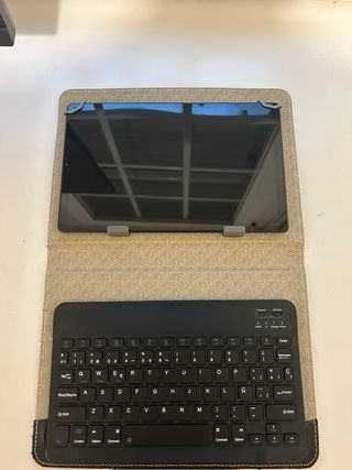 Tablet Lenovo Gris con Funda Teclado Bluetooth
