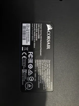 Teclado Mecánico Corsair K68 Negro/Rojo Cherry Red