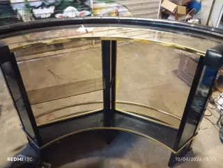 Mueble Bar Negro y Dorado