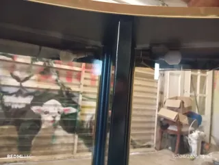 Mueble Bar Negro y Dorado