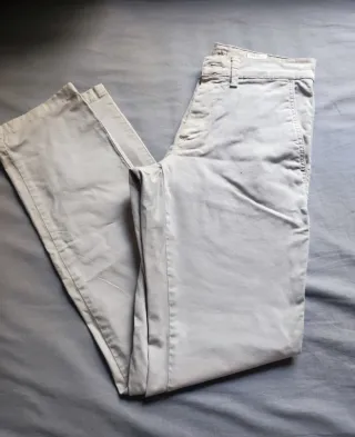 Pantalón chino beige hombre
