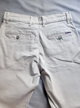 Pantalón chino beige hombre