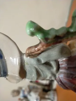 Figura de porcelana niña con ganso