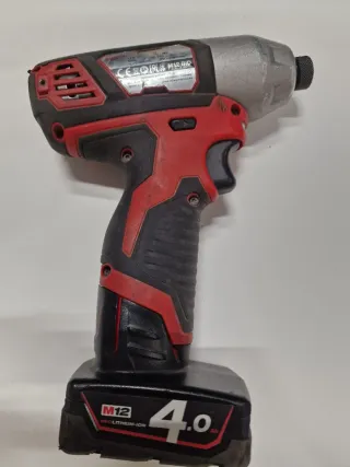 Atornillador Impacto Milwaukee M12 + Batería 4ah