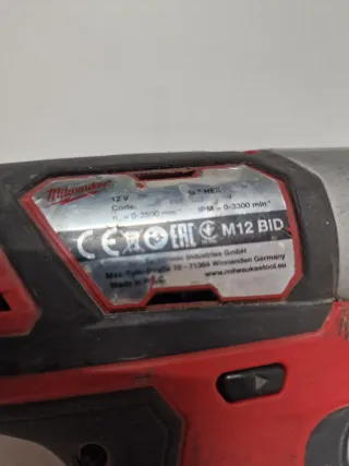 Atornillador Impacto Milwaukee M12 + Batería 4ah