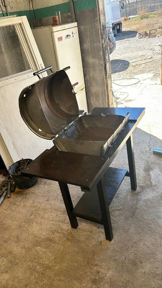 Barbacoa de barril metálico