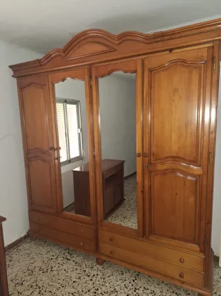 Mueble de madera rústico