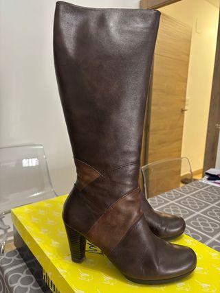Botas altas Pitillos marrones talla 40