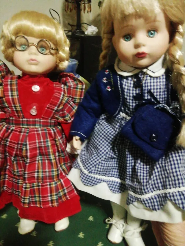 Muñeca de porcelana con vestido 12 €cada una