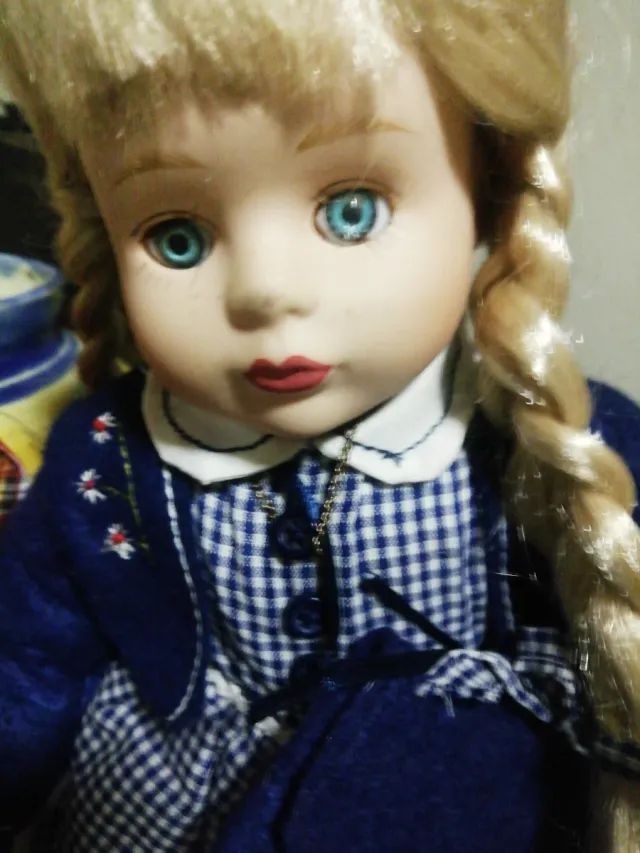 Muñeca de porcelana con vestido 12 €cada una