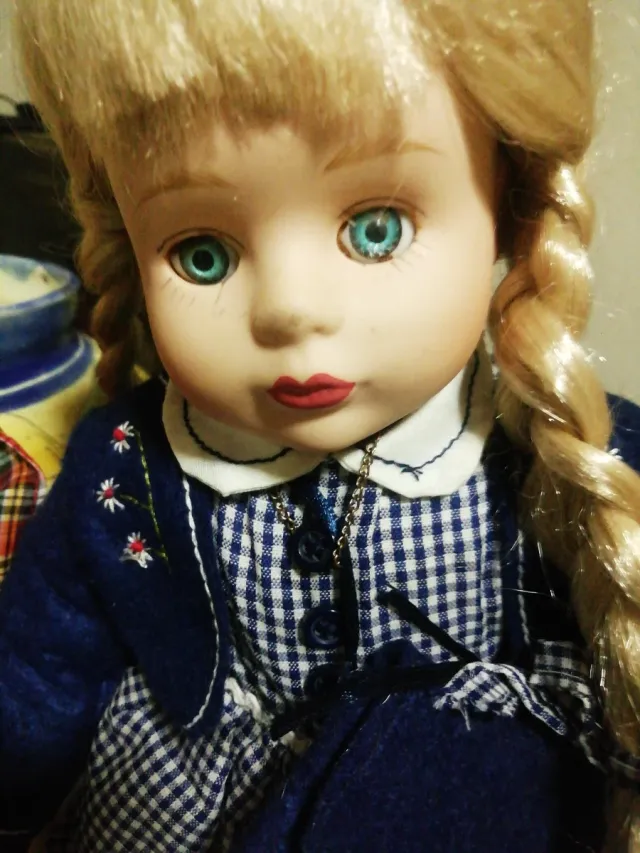 Muñeca de porcelana con vestido 12 €cada una