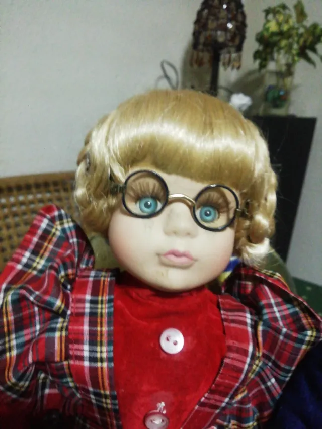Muñeca de porcelana con vestido 12 €cada una