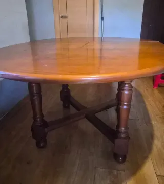 Mesa de comedor redonda de madera