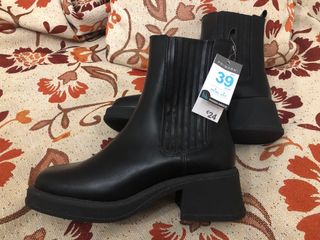 Botines negros talla 39