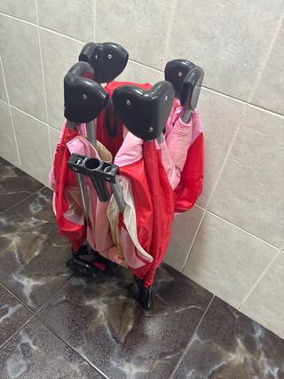 Cuna de viaje rosa y roja