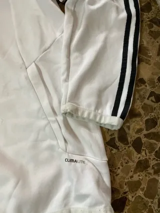 Chaqueta deportiva Adidas con capucha