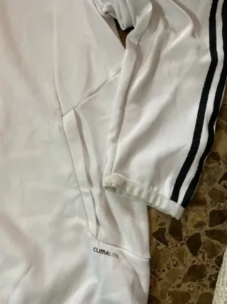 Chaqueta deportiva Adidas con capucha