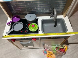 Cocinita de juguete con accesorios