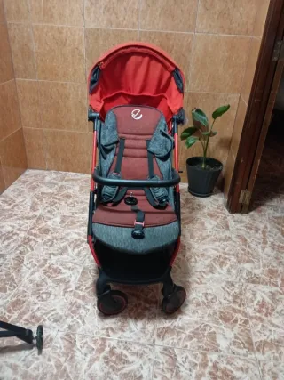 Carro de paseo naranja y negro