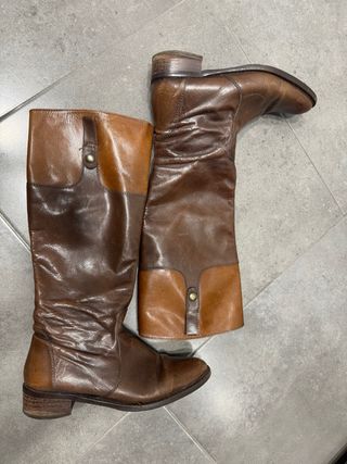 Botas de piel marrones altas