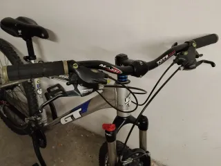 Bicicleta GT Avalanche 9.0 MTB