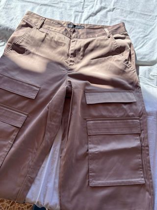 Pantalón de mujer  beige con bolsillos delanteros
