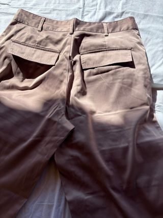 Pantalón de mujer  beige con bolsillos delanteros