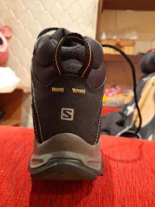 Botas Salomon Negras y Amarillas