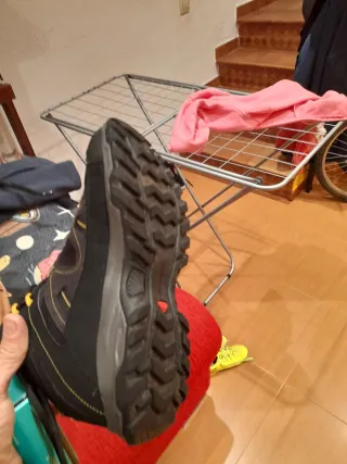 Botas Salomon Negras y Amarillas