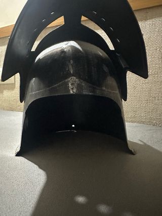 Casco Medieval Negro y Dorado