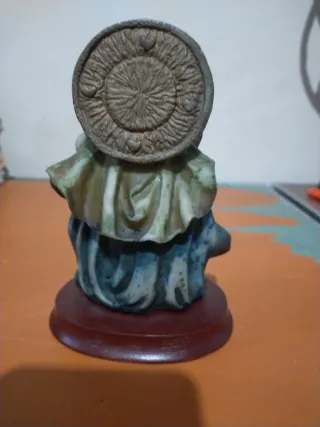 Figura de resina con vela