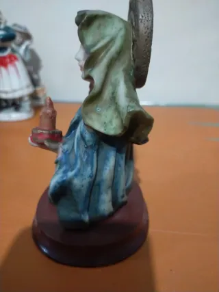 Figura de resina con vela