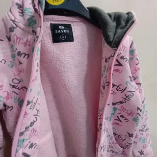 Casaco com capuz estampado 6 anos