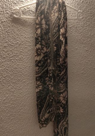 Bufanda tejida blanco y negro