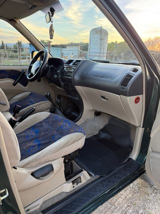 Nissan Terrano II 2001