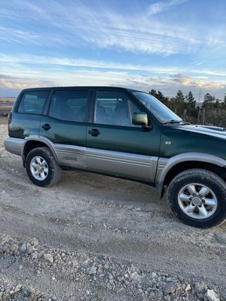 Nissan Terrano II 2001