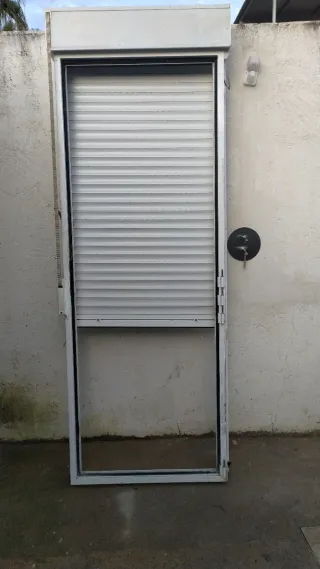 Puerta Climalit con persiana y llave