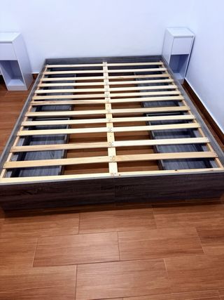 Cama con cajones de cama de 150x200.