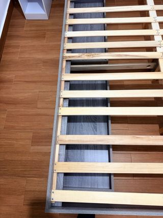 Cama con cajones de cama de 150x200.