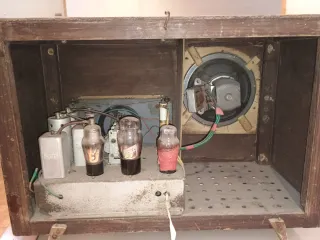 Radio ER antigua no funciona es para restaurar