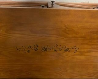 Baúl de madera para pies de cama