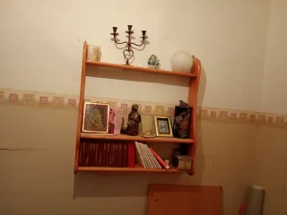 Estantería de madera provenzal