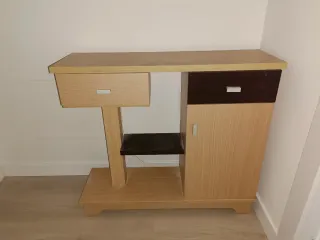 Recibidor de madera con cajón y puerta