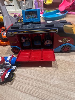 Torre de Control Patrulla Canina, autobús y barco.