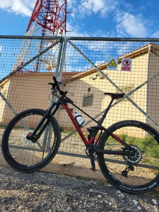 Bicicleta Montaña Carbono Roja