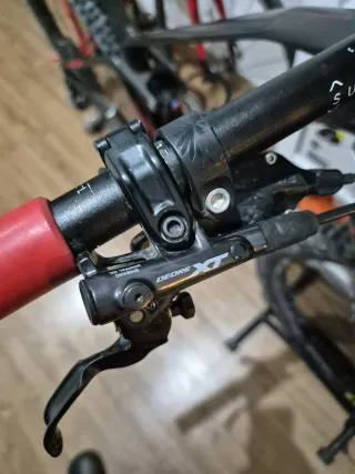 Bicicleta Montaña Carbono Roja