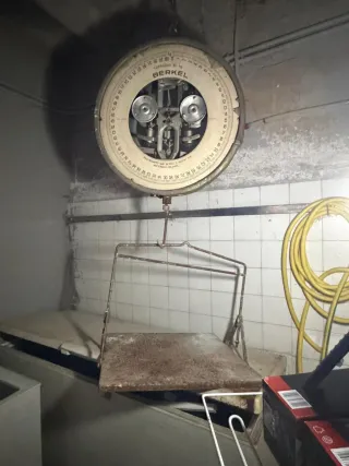 Báscula antigua Berkel para restaurar